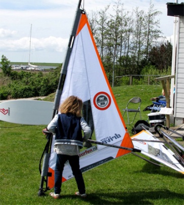 beginner windsurf materiaal Wind surf school leerwindsurfen surfles north sails kinder zeil