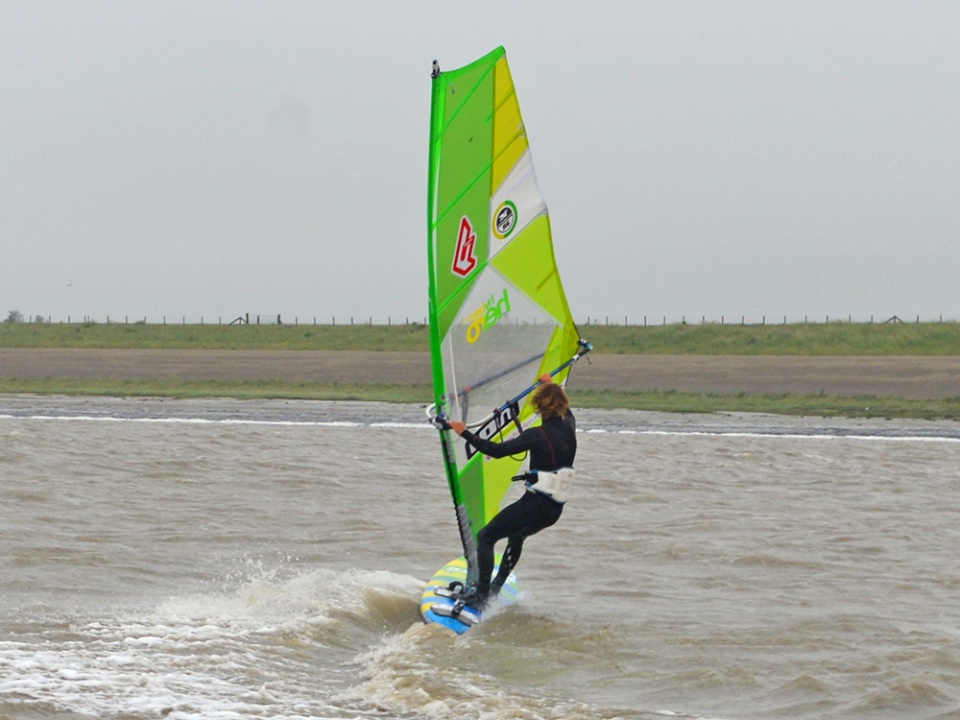 windsurf-techniek-gijpen-mast-hand-2